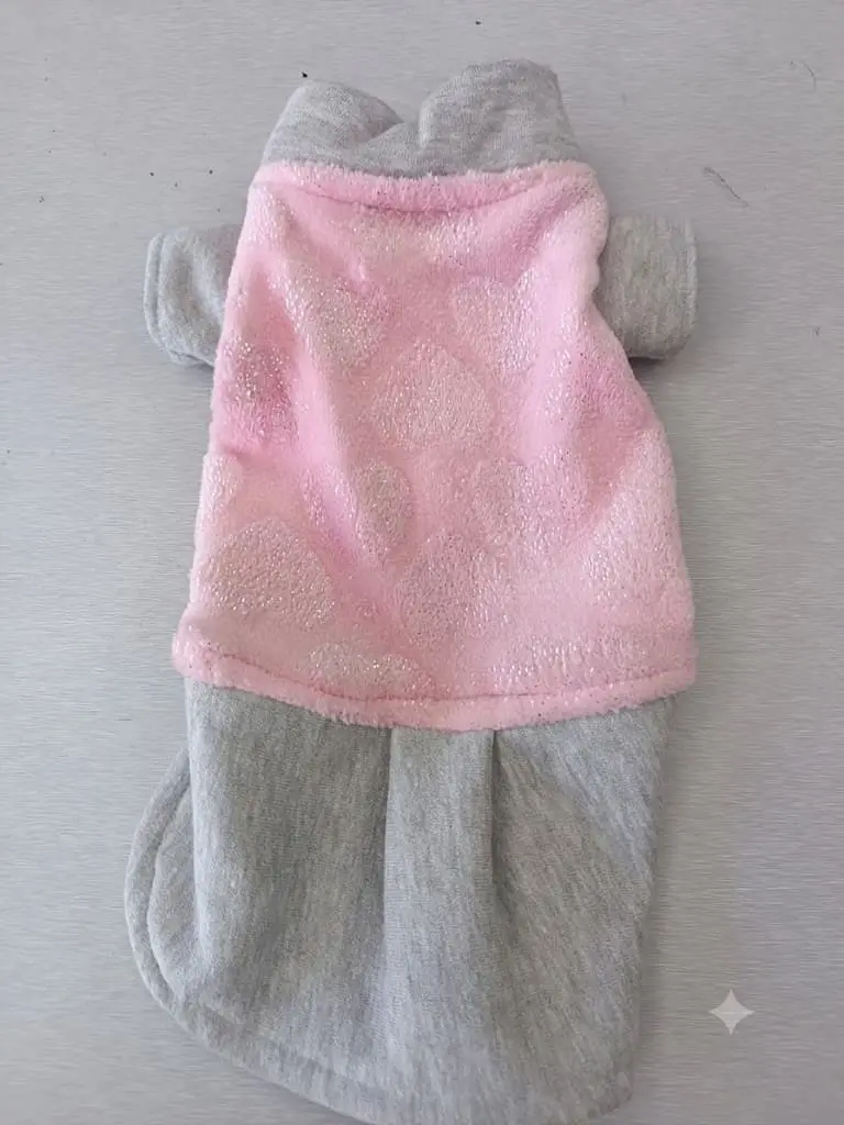 Vestido colorido festivo para celebraciones de mascotas